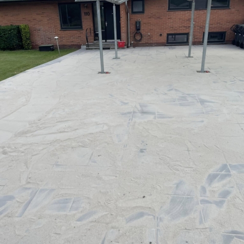 Nybelagt indkørsel i Vejen med fugesand som afsluttende finish.